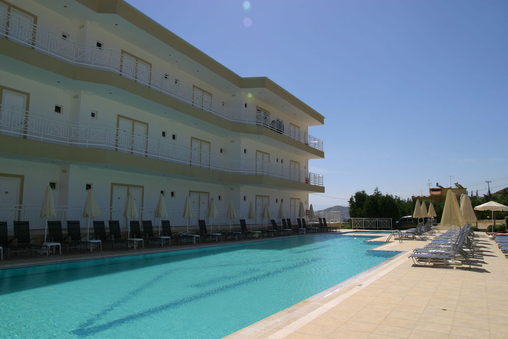 Hotel Chrissy'S Paradise Agia Pelagia  Facilidades foto