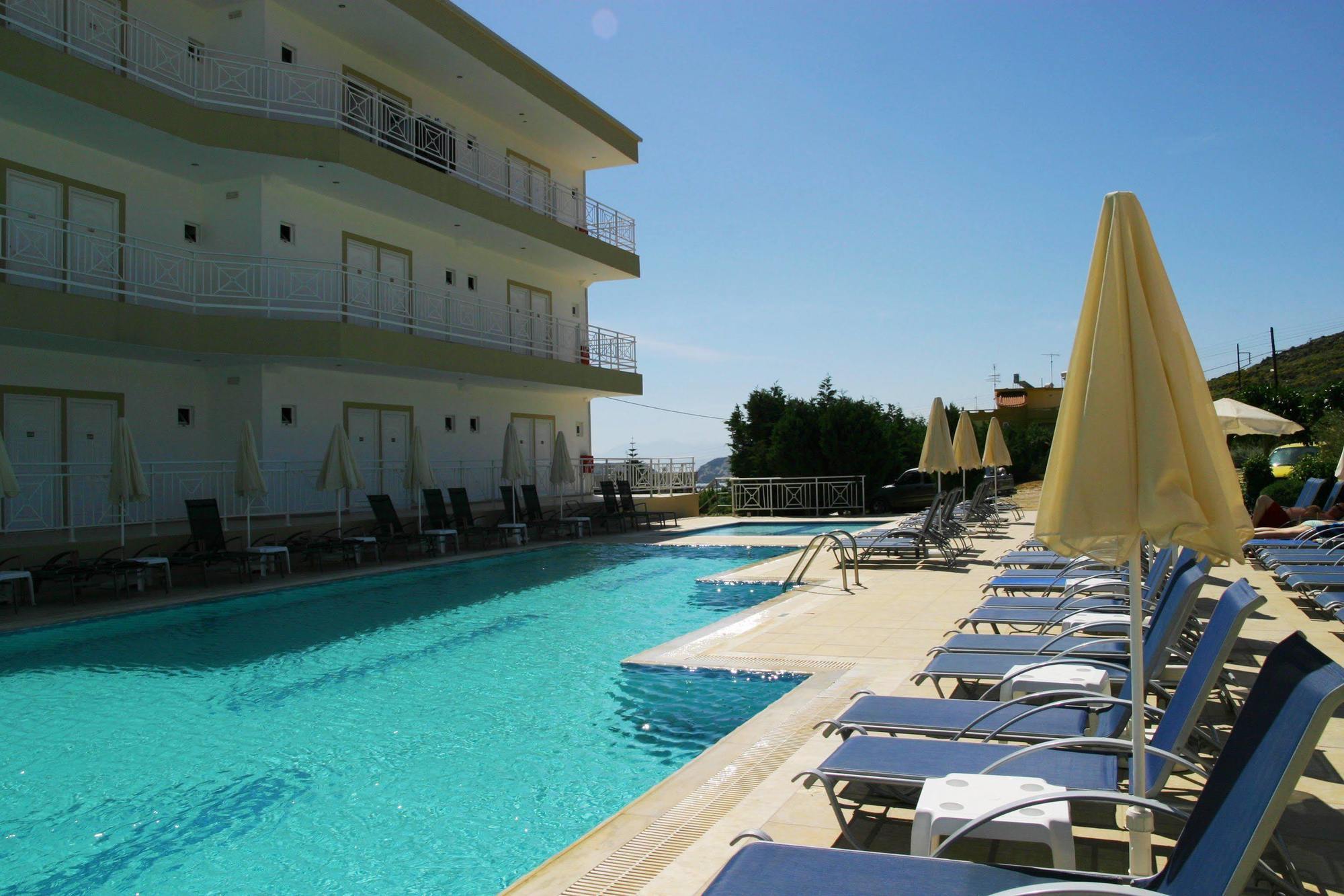 Hotel Chrissy'S Paradise Agia Pelagia  Facilidades foto